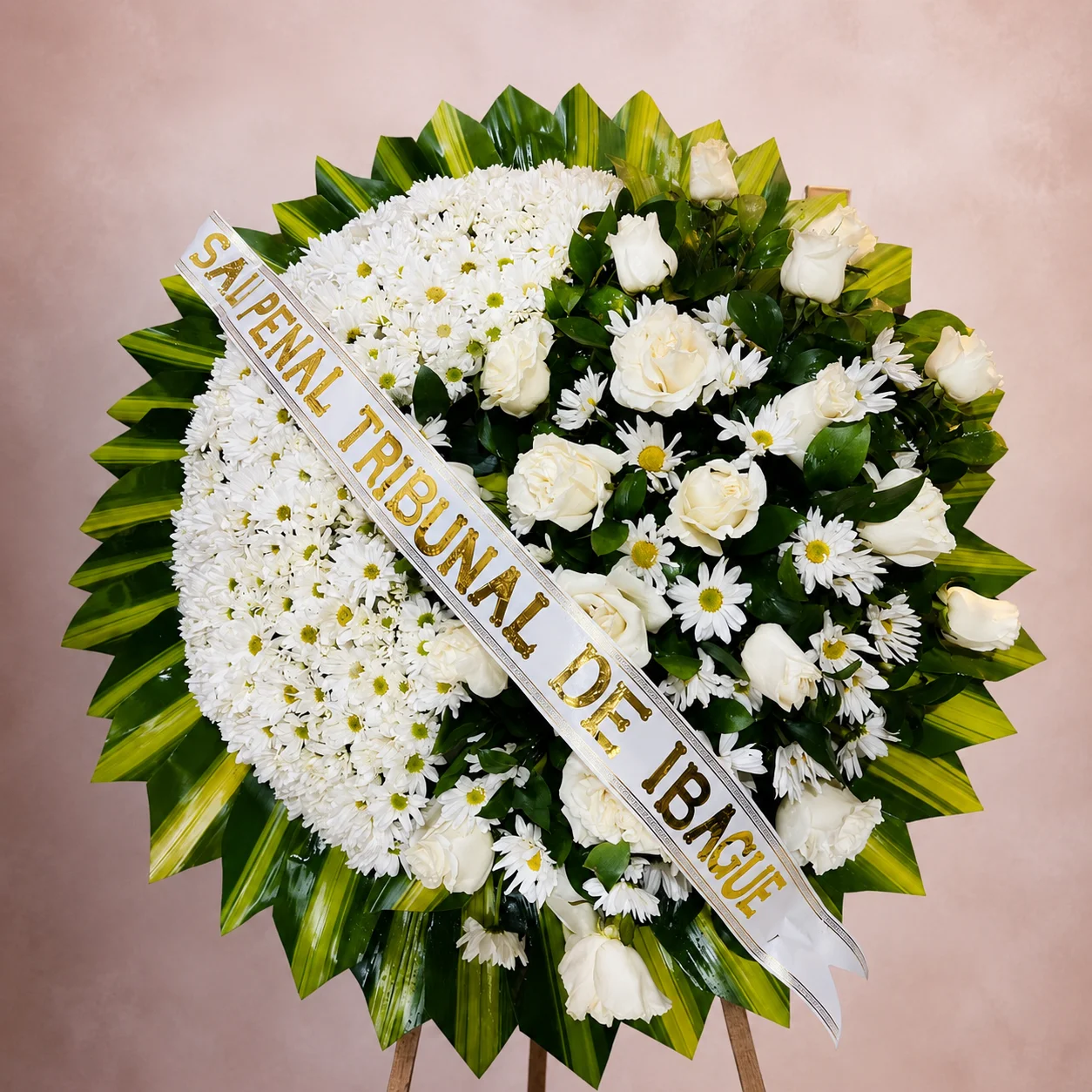 Corona Tributo con Banda — arreglo fúnebre en Cartagena